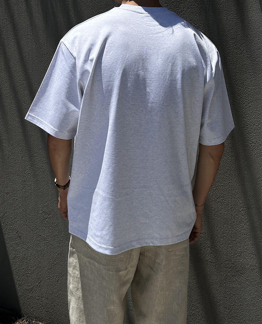 반팔 티셔츠 모델 착용 이미지-S1L14
